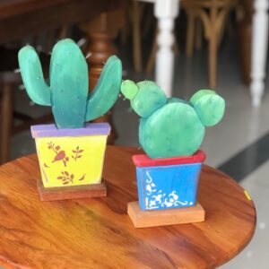 Par Cactos Decorativos em Madeira